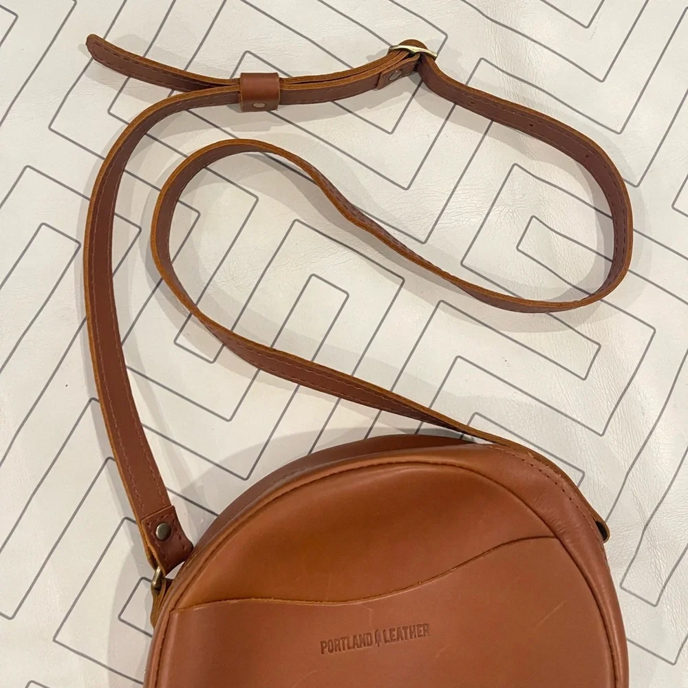 New Portland Leather Round Purse - Picture 3 of 13